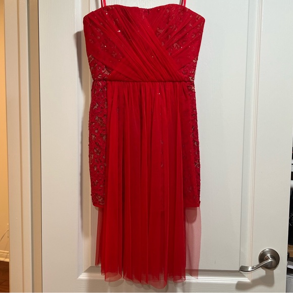 BCBGMAXAZRIA strapless red cocktail dress with tulle overlay size 4 - Picture 2 of 5